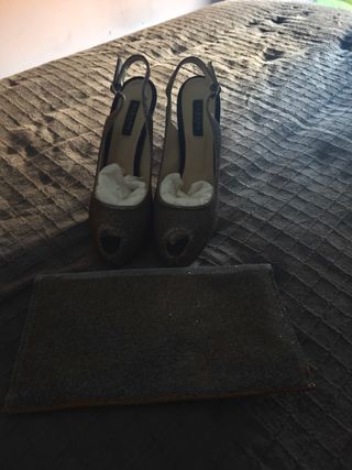 Zapatos y bolso de fiesta.