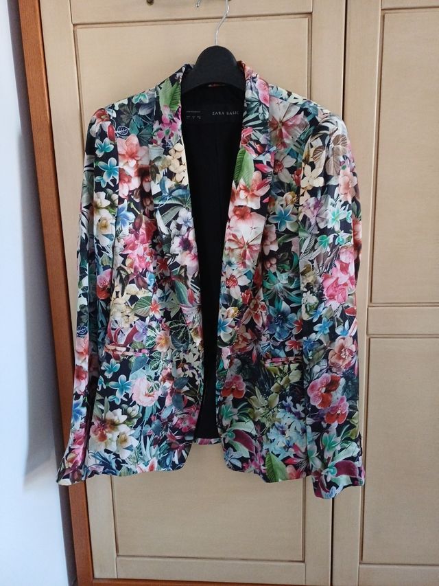 Chaqueta floral Zara Talla M