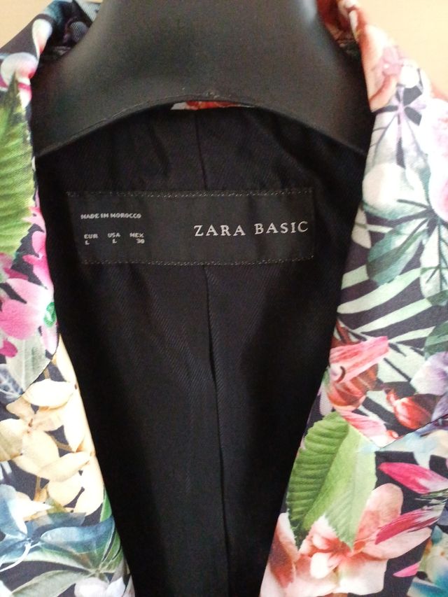 Chaqueta floral Zara Talla M