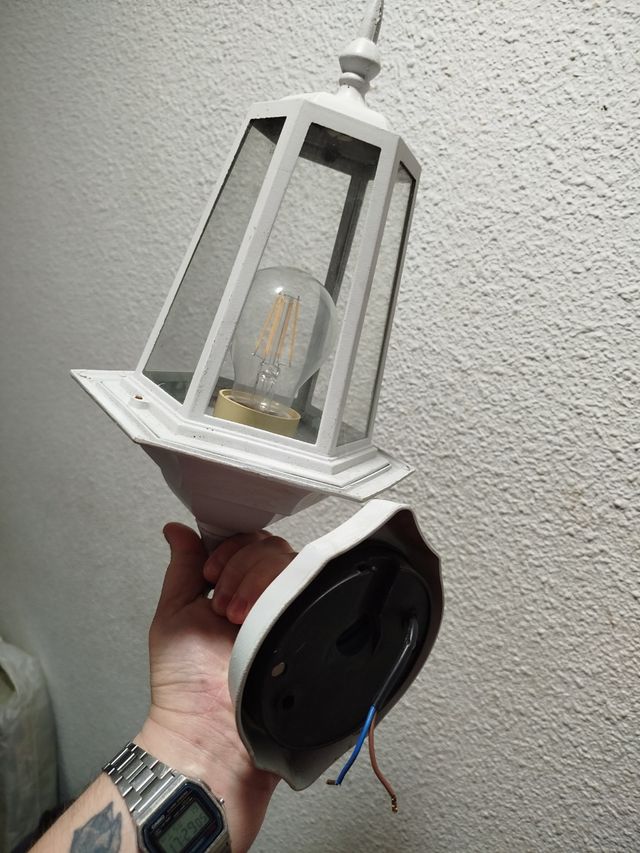 Lámpara exterior blanca con bombilla LED