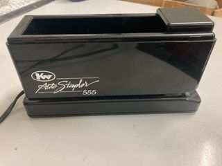 Grapadora KW Auto Stapler 555 Negra