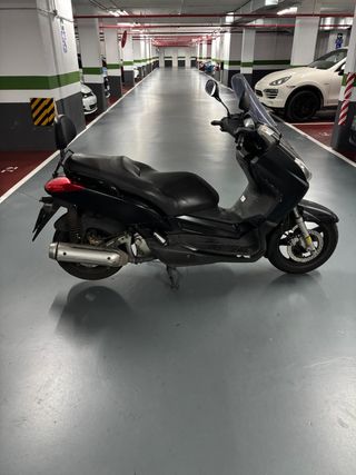 Yamaha X-Max 250cc