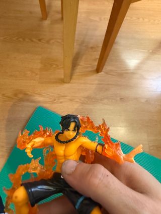 Figura Ace One Piece – Acción con Efecto de Llamas