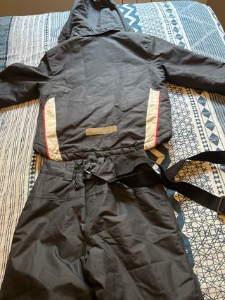 Chaqueta de esquí negra y roja 
talla 98/104