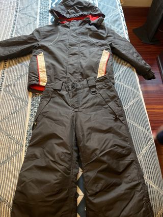 Chaqueta de esquí negra y roja 
talla 98/104