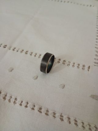 Anillo negro bordes grises talla 17