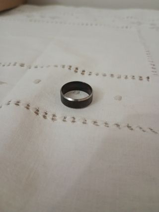 Anillo negro bordes grises talla 17