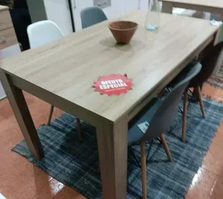 Mesa comedor y 4 sillas