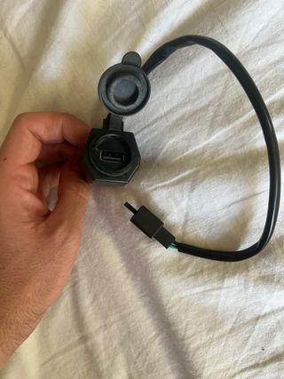 Cargador USB Moto con Tapa Protectora