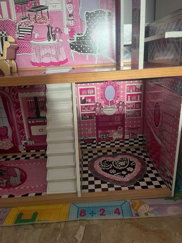 Casa Barbie con mobili 
