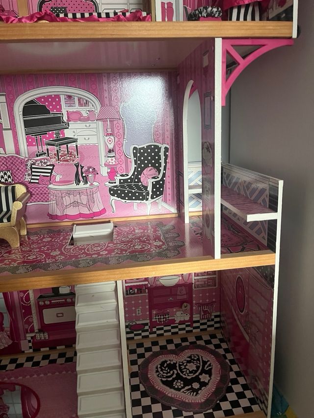 Casa Barbie con mobili 
