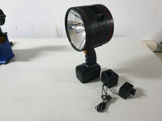 Foco LED Recargable con Cargador