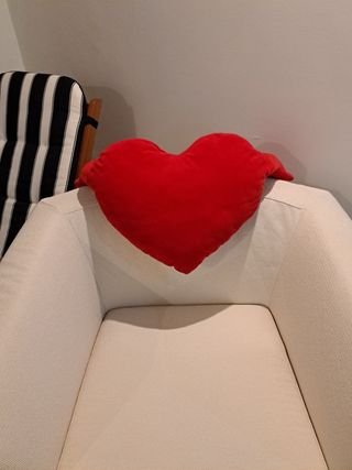 Cuscino cuore rosso Ikea in velluto
