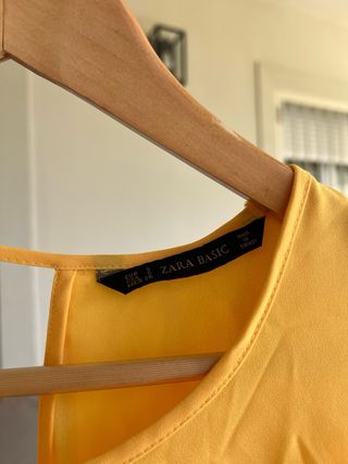Blusa Zara volantes amarilla