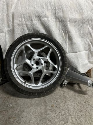 Conjunto Rueda y Basculante BMW F800S