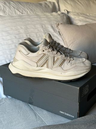 Zapatillas New Balance 5740 beige/gris mujer