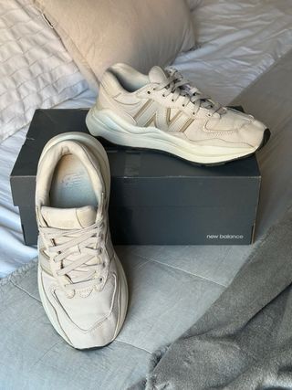 Zapatillas New Balance 5740 beige/gris mujer
