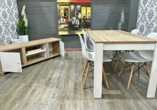Mesa, 4 Sillas y Mueble TV