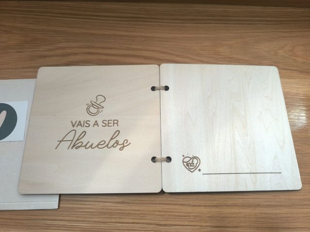 Anuncio embarazo madera abuelos