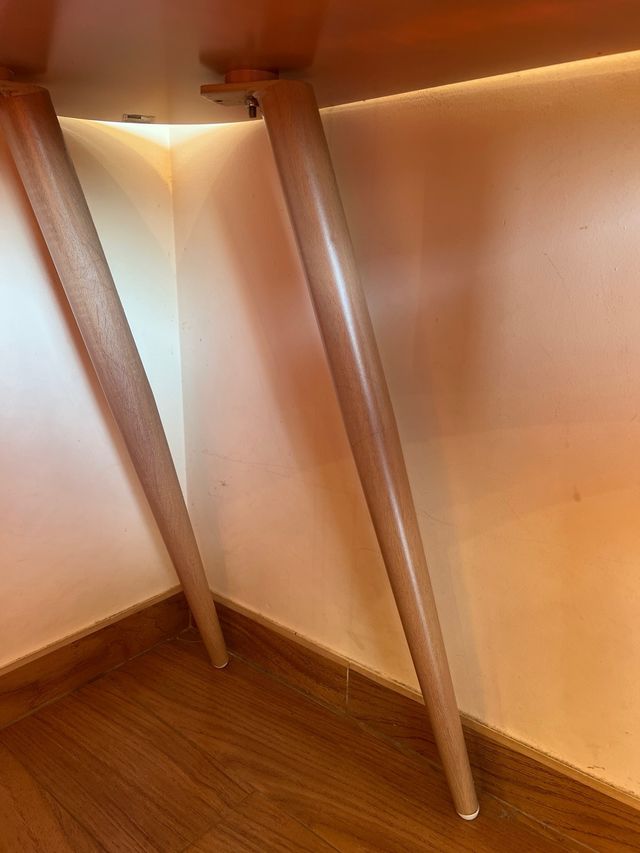 Mesa esquinera cristal patas metal efectomadera