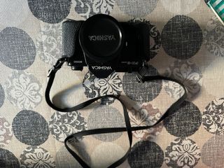 Cámara Olympus Negra con Correa Azul