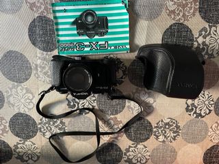 Cámara Olympus Negra con Correa Azul