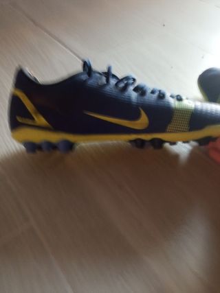 Zapatos de fútbol Nike Mercurial azules y amarillo