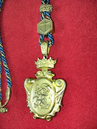 Antigua condecoración Marina Franco