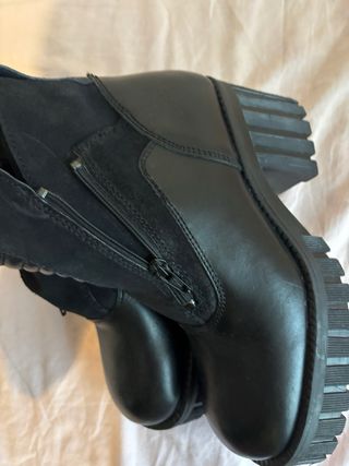 Botas altas negras con plataforma y cierre