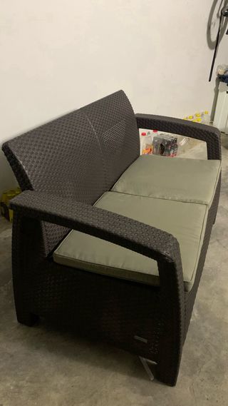 Juego de sofá y mesa ratán