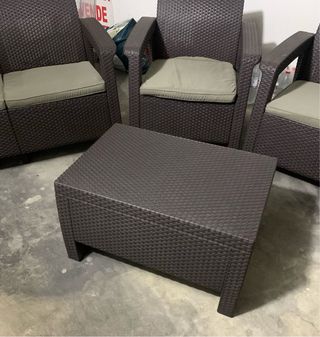 Juego de sofá y mesa ratán
