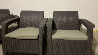 Juego de sofá y mesa ratán