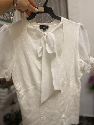 Blusa de lunares roja y blanca