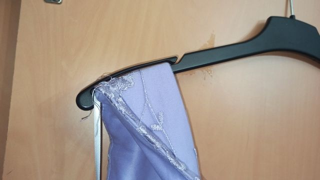 Vestido largo invitada malva con chal