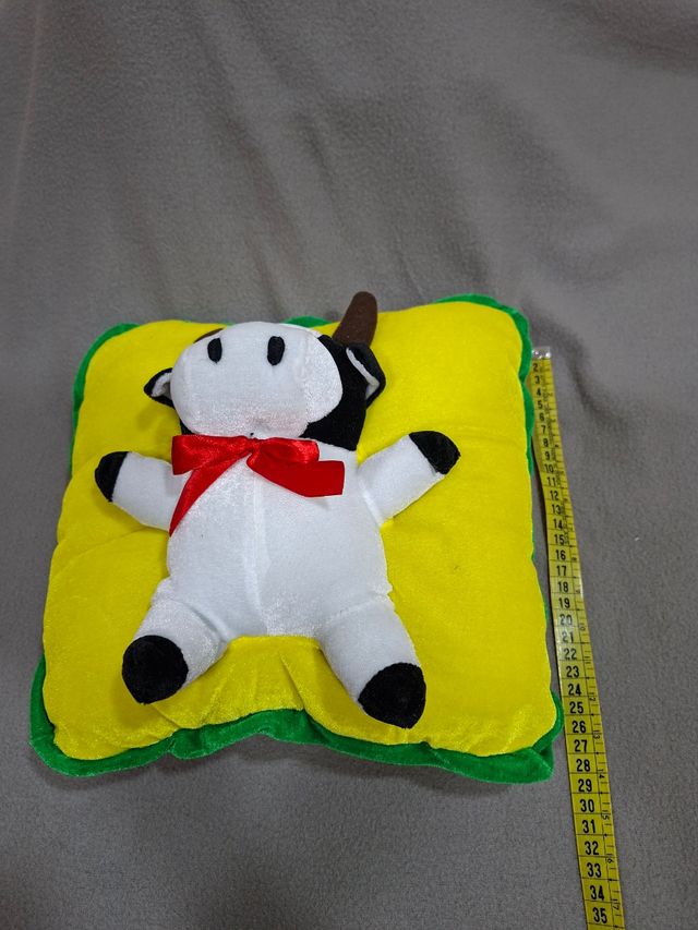 Cow 3: cuscino in peluche a forma di mucca + sacchetto regalo abbinato