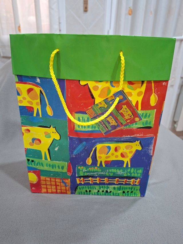 Cow 3: cuscino in peluche a forma di mucca + sacchetto regalo abbinato