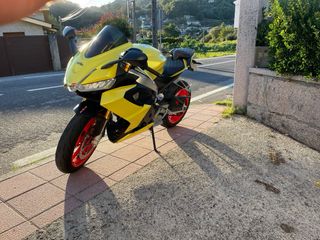 Moto Aprilia RS 660 Amarilla