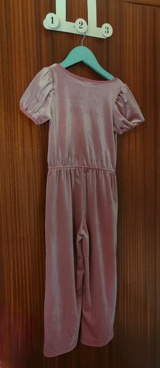 Mono rosa de terciopelo