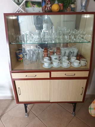 Vitrina de madera y cristal años 60