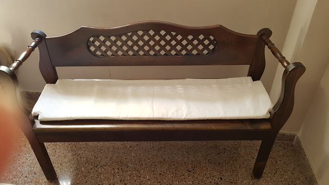 Banco antiguo de madera noble