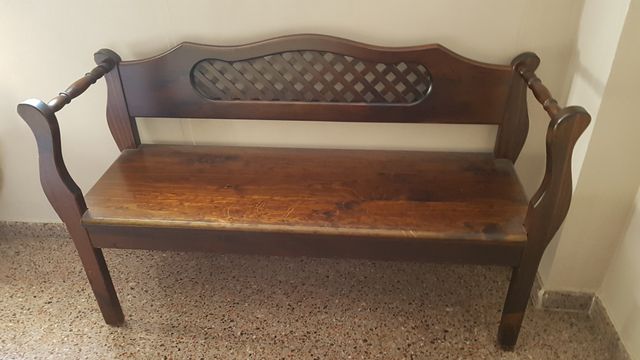 Banco antiguo de madera noble