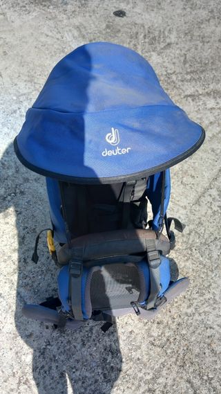 Mochila portabebés Deuter senderismo