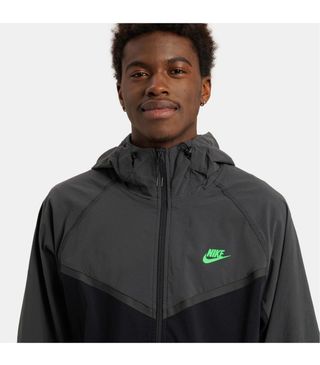 Chaqueta Nike Tech Windrunner Woven Negra/Gris