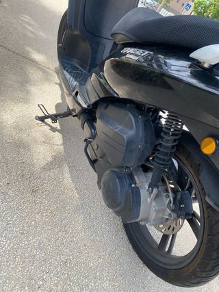 Peugeot Tweet 125i Negra

