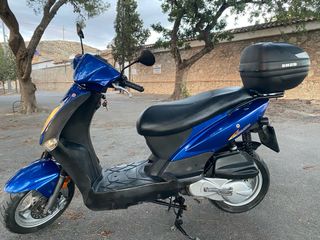 Scooter Kymco Agility 125 yamaha honda peugeot ktm
