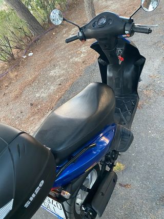 Scooter Kymco Agility 125 yamaha honda peugeot ktm