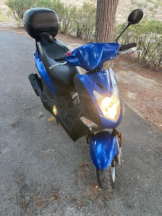 Scooter Kymco Agility 125 yamaha honda peugeot ktm