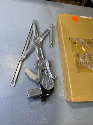 Elevalunas delantero derecho Equal Quality 010305