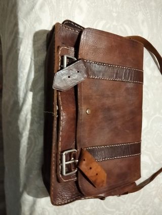 Cartera de piel marrón