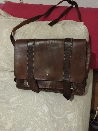 Cartera de piel marrón